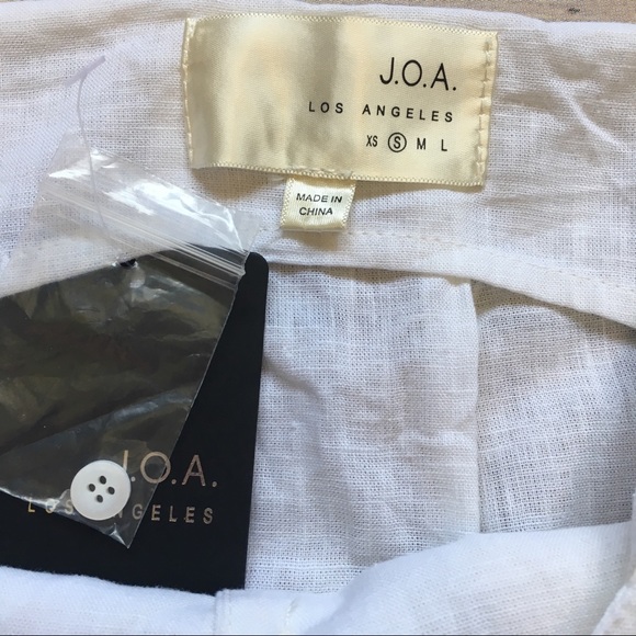 JOA Los Angeles cold shoulder top - Picture 4 of 8
